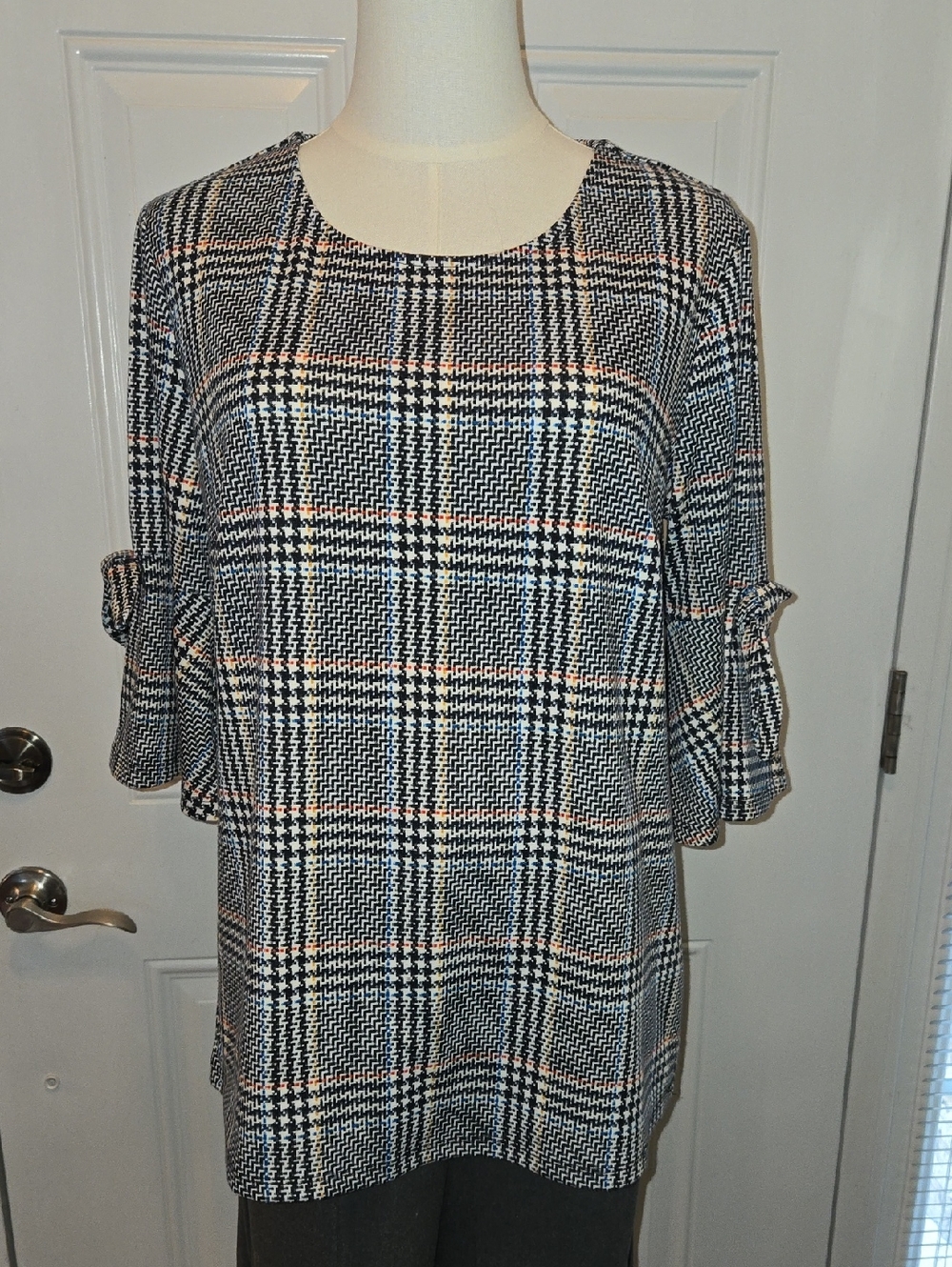 Jules & Leopold Black White Blue Geometric Print Top